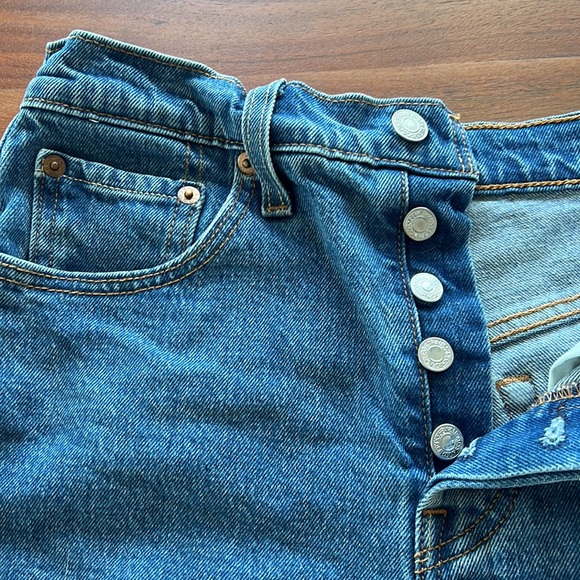 Levi’s Blue Denim Shorts - Picture 2 of 5